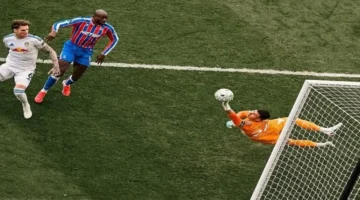 تعادل سلبي ينهي مواجهة كريستال بالاس وليدز في الدوري الإنجليزي الممتاز